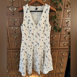 Universal Thread White and Blue Floral Dress Size Small